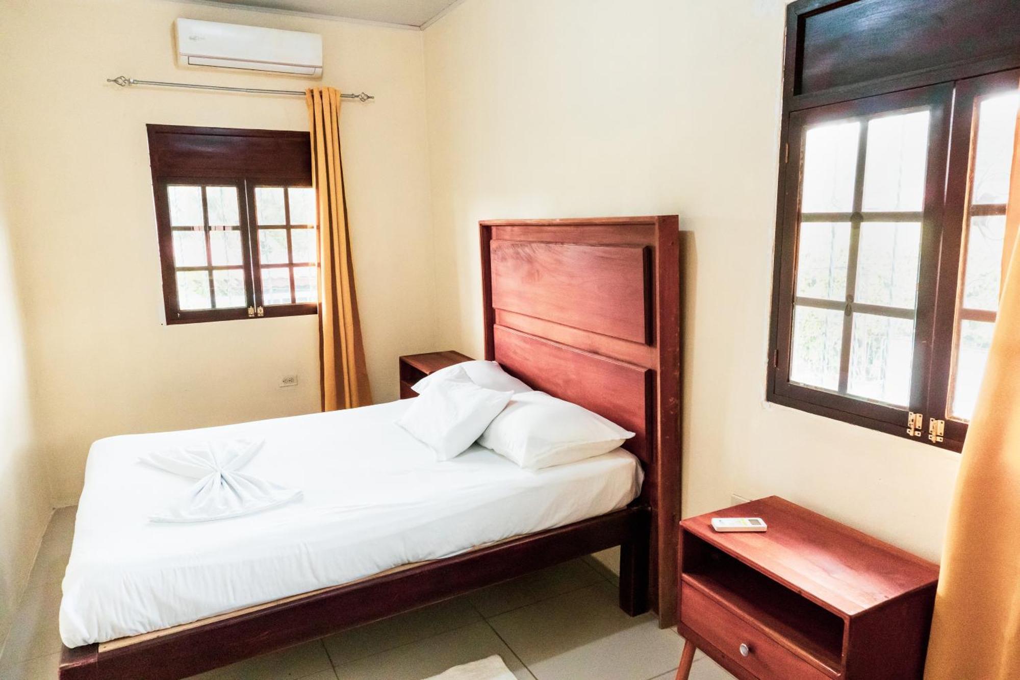 Hostal Eden Moyogalpa Ngoại thất bức ảnh